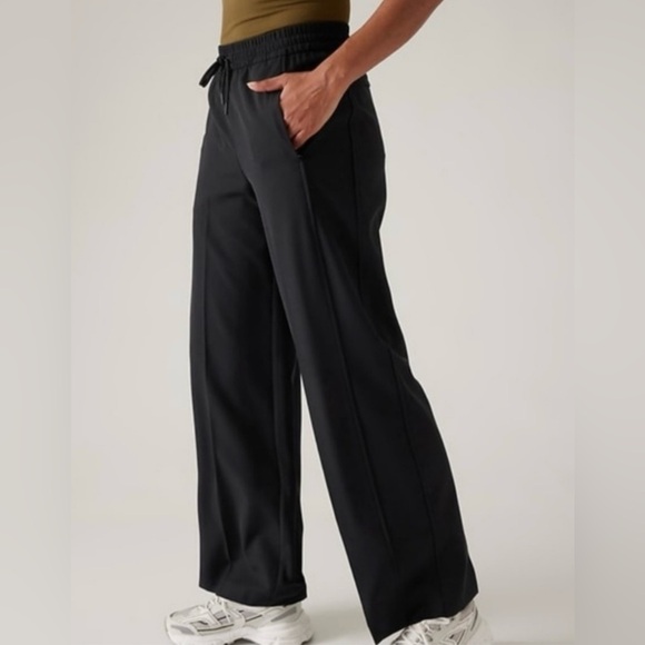 Athleta black wide leg drawstring stride pantssize large